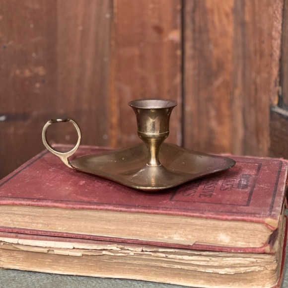 Vintage Brass Finger Loop Chamberstick - Picture 4 of 14